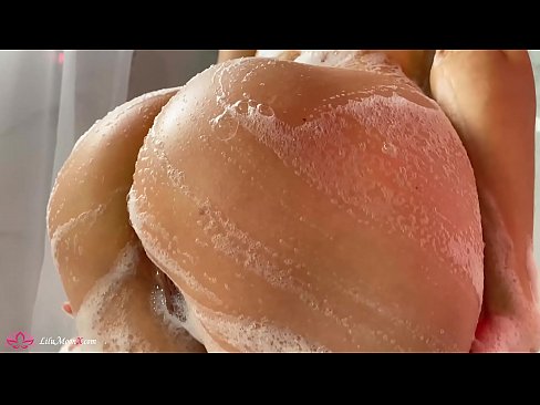 ❤️ Brunette Masturbates Pussy com Vibrador para Orgasmo Intenso no Chuveiro Porno vídeo em nós ☑